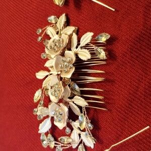 Elegant Gold Floral Hair Comb